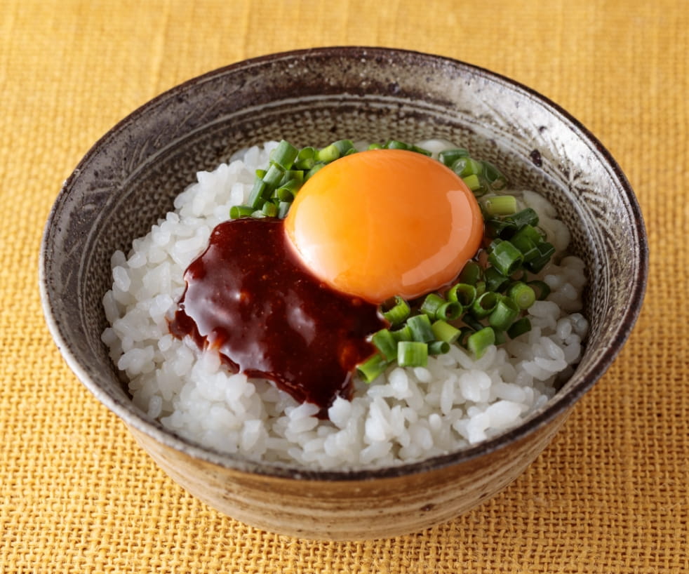 食欲スイッチオン！とんこつ辛味噌TKG